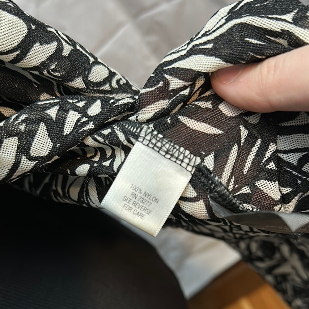 Dana Buchman sheer Black and White Floral Cardigan size large - Picture 3 of 6